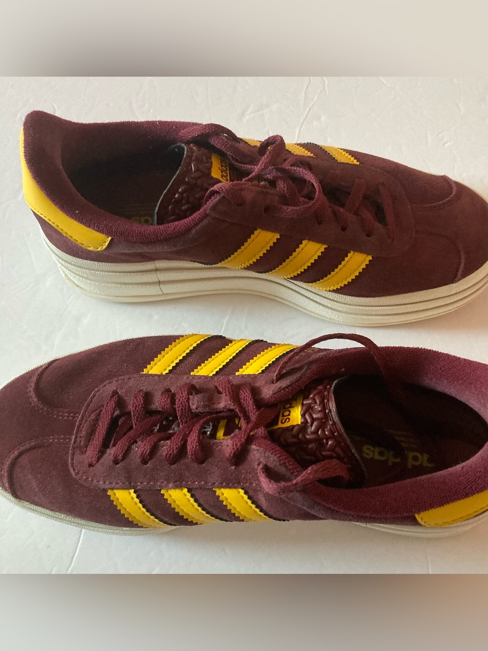adidas GAZELLE Women’s SZ 7.5 Burgundy Suede Sneakers with Gold Stripes - Picture 6 of 13